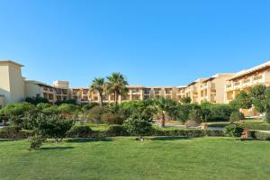 a park in front of a large building at Sheraton Soma Bay Resort in Hurghada