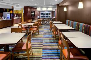 a dining room with tables and chairs at Fairfield Inn & Suites by Marriott Hollister in Hollister