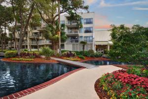 an apartment complex with a pond in front of a building at Marriott's Monarch at Sea Pines in Hilton Head Island