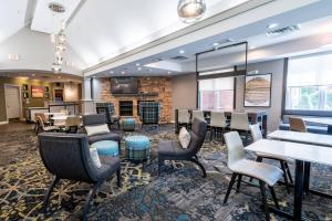 Posezení v ubytování Residence Inn by Marriott Princeton at Carnegie Center