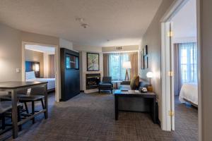 Posezení v ubytování Residence Inn by Marriott Princeton at Carnegie Center
