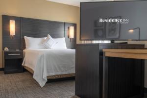 Postel nebo postele na pokoji v ubytování Residence Inn by Marriott Princeton at Carnegie Center