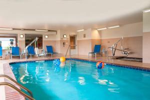 a pool with balls in a hotel room at TownePlace Suites Des Moines Urbandale in Johnston