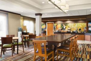 a dining room with a table and chairs at Fairfield Inn & Suites by Marriott Weirton in Weirton