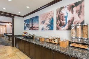 En restaurang eller annat matställe på TownePlace Suites by Marriott Tucson Williams Centre