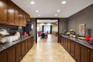 Kuchyň nebo kuchyňský kout v ubytování TownePlace Suites by Marriott Midland