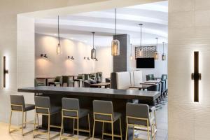 a restaurant with a long bar and chairs at Residence Inn by Marriott Sacramento Downtown at Capitol Park in Sacramento