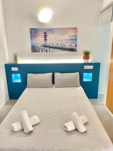 a bedroom with a bed with two pillows on it at Acogedor Apartamento in Valencia