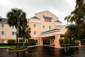 Una representación de las suites de la embajada en el hotel Anaheim en Fairfield Inn and Suites by Marriott Lakeland Plant City, en Plant City