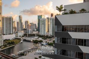 Nespecifikovaný výhled na destinaci Miami nebo výhled na město při pohledu z hotelu