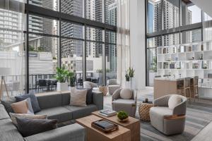 Posezení v ubytování Element Miami Brickell
