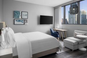 Postel nebo postele na pokoji v ubytování Element Miami Brickell