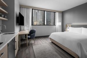 Postel nebo postele na pokoji v ubytování Element Miami Brickell