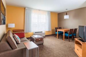 Khu vực ghế ngồi tại TownePlace Suites Phoenix North