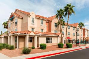 una rappresentazione di un hotel con palme di TownePlace Suites Phoenix North a Phoenix