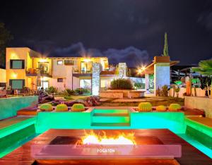 a backyard with a fire pit at night at Bottega Hotel Boutique in Valle de Guadalupe