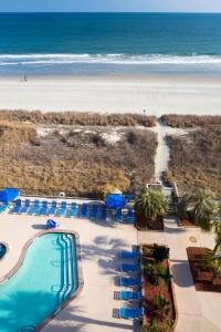 Bazén v ubytování Ocean Club Resort Myrtle Beach a Ramada by Wyndham nebo v jeho okolí