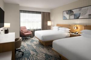 Postel nebo postele na pokoji v ubytování Delta Hotels by Marriott Vancouver Delta