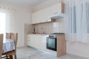 Kuchyň nebo kuchyňský kout v ubytování Apartments with parking spaces Kraj, Pasman - 819