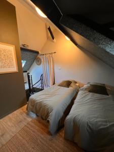 Posteľ alebo postele v izbe v ubytovaní Le French Caen Caen Loft Plein de Charme au cœur de Caen pouvant accueillir 8 personnes