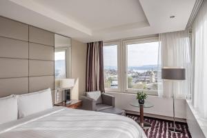 Ένα ή περισσότερα κρεβάτια σε δωμάτιο στο Zurich Marriott Hotel