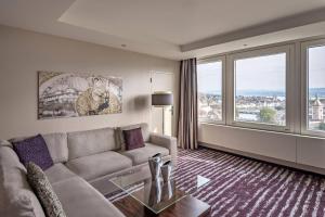 Χώρος καθιστικού στο Zurich Marriott Hotel