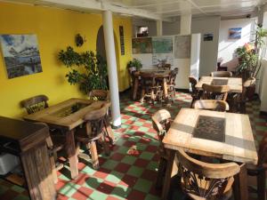 a restaurant with tables and chairs in a room at Hotel Brisas del Nevado in Güicán
