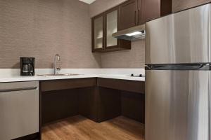 Kuchyň nebo kuchyňský kout v ubytování Residence Inn Salem