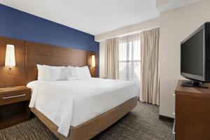 Postel nebo postele na pokoji v ubytování Residence Inn Salem