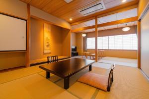 TV o dispositivi per l'intrattenimento presso Hotel Hoho "A hotel overlooking the Echigo Plain and the Yahiko mountain range" formerly Hotel Oohashi Yakata-no-Yu