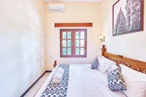 Postel nebo postele na pokoji v ubytování Tirtodipuran Hotel by Natts Hospitality Indonesia + 34 fotografií