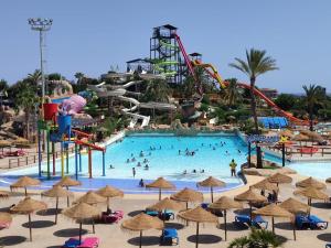 Bazén v ubytování Hermoso Apartamento en Benicasim nebo v jeho okolí