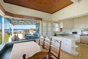 Η κουζίνα ή μικρή κουζίνα στο Dar-el -Great Old World Charm, pet friendly home!