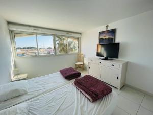 Posteľ alebo postele v izbe v ubytovaní Superbe appartement au Cap d'Agde, piscine et parking - FR-1-723-3