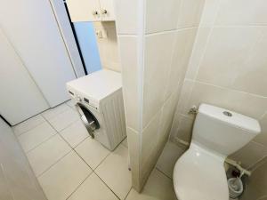 Kúpeľňa v ubytovaní Superbe appartement au Cap d'Agde, piscine et parking - FR-1-723-3 + 6 fotografií