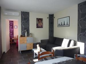 Posedenie v ubytovaní Appartement rénové, 6 pers, terrasse, parking, proche centre et plage - Cap d'Agde - FR-1-723-8