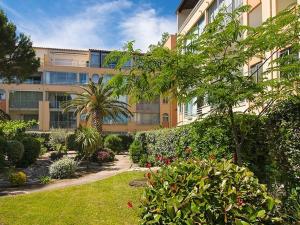 Vonkajšia záhrada v ubytovaní 2 pièces, plage Richelieu, piscine, parking - FR-1-723-34