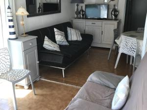 Posedenie v ubytovaní Appartement RDC à 100m de la plage, terrasse, parking, pour 6 personnes, Cap d'Agde - FR-1-723-35