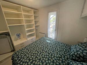 Posteľ alebo postele v izbe v ubytovaní Appartement 2 chambres au cœur du port, parking et piscine - FR-1-723-48
