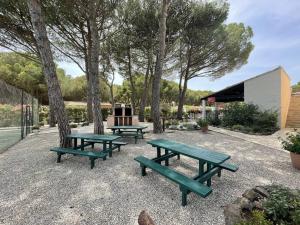 Fotografia z galérie ubytovania Appartement T3 Calme avec Piscine, Tennis, BBQ, Parking & Grande Terrasse dans la Pinède - FR-1-723-47 v destinácii Cap d'Agde
