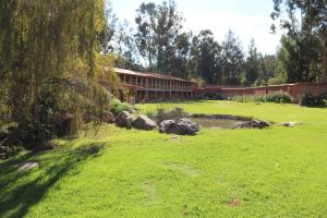 a large yard with a building in the background at Hotel Villa Urubamba in Urubamba