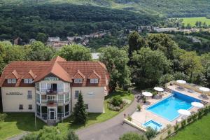 an aerial view of a house with a swimming pool at Berghotel Wilhelmsburg in Bad Kösen