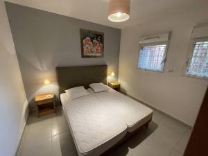 Posteľ alebo postele v izbe v ubytovaní T3 moderne, piscine, clim, parking au Cap d'Agde - FR-1-723-55