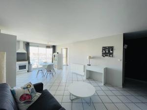 Posedenie v ubytovaní Bel appartement central avec wifi au Cap d'Agde - FR-1-723-65