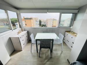 Zdjęcie z galerii obiektu Charmant 2 pièces proche centre port, calme et parking privatif - FR-1-723-70 w Cap d'Agde