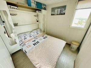 Zdjęcie z galerii obiektu Charmant 2 pièces proche centre port, calme et parking privatif - FR-1-723-70 w Cap d'Agde