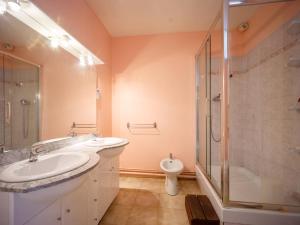Kúpeľňa v ubytovaní Maison cosy pour 6 pers à Loudenvielle avec Wifi gratuit, proche lac et Balnéa - FR-1-695-28
