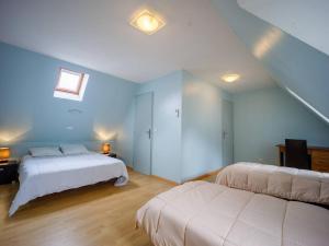 two beds in a room with blue walls at Maison Loudenvielle, 3 pièces, 6 personnes - FR-1-695-28 in Loudenvielle