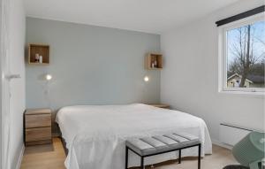 Postel nebo postele na pokoji v ubytování 3 Bedroom Cozy Home In Dannemare