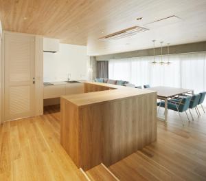 a kitchen and dining room with a table and chairs at BEB5 Okinawa Seragaki by Hoshino Resorts in Onna